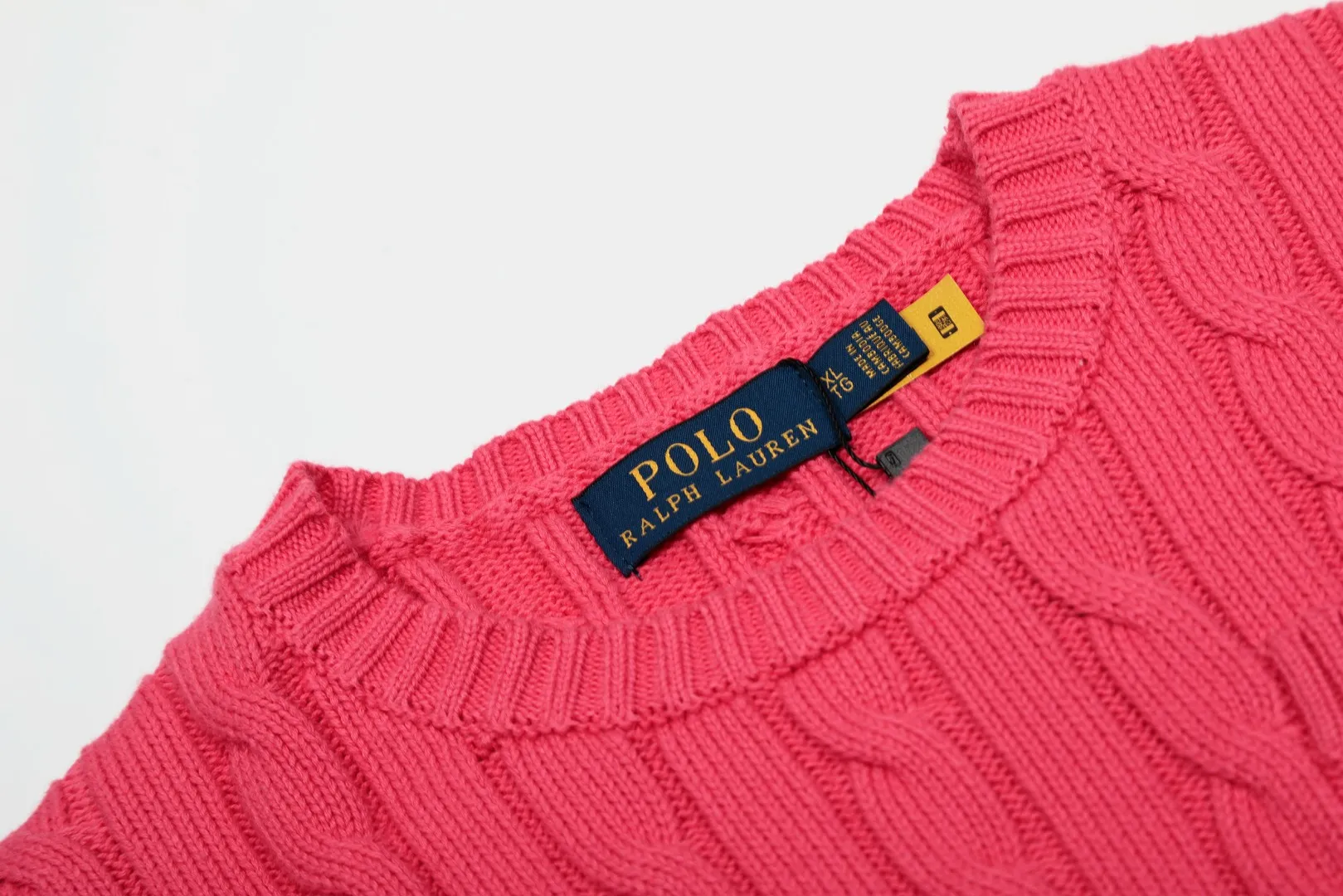 P154 💰 "Top quality" Style number: DS222# (not off the shelves all year round) [Ralph Lauren round neck pocket style solid color pony embroidered logo knitted short sleeves] ✅Ralph Lauren Ralph Lauren classic basic pocket all-match style goddess knitted short sleeves for all seasons ✅Main supplier platform live broadcast Wholesale entity Replenish when out of stock Not off the shelf ✅ZP quality 1:1 version Scan the code to enter the GF website Counter quality ✅Details and quality are the only one in Guangzhou. Imported quality cotton yarn, focusing on high-end, cost-effective, good quality needless to say. ✅The version is restored to the original order. The maximum size can be worn up to 160 pounds. Loose, comfortable and stress-free. ✅The upper body is simple and easy to match. A must-have for goddess ootd. Good-looking clothes are never picky. A must-have in the goddess’ wardrobe. Size: S-XL. Color: White, almond, purple, orange, gray, yellow, black, khaki, pink, navy, rose, green. Chinese red olive green light blue white label light blue blue label